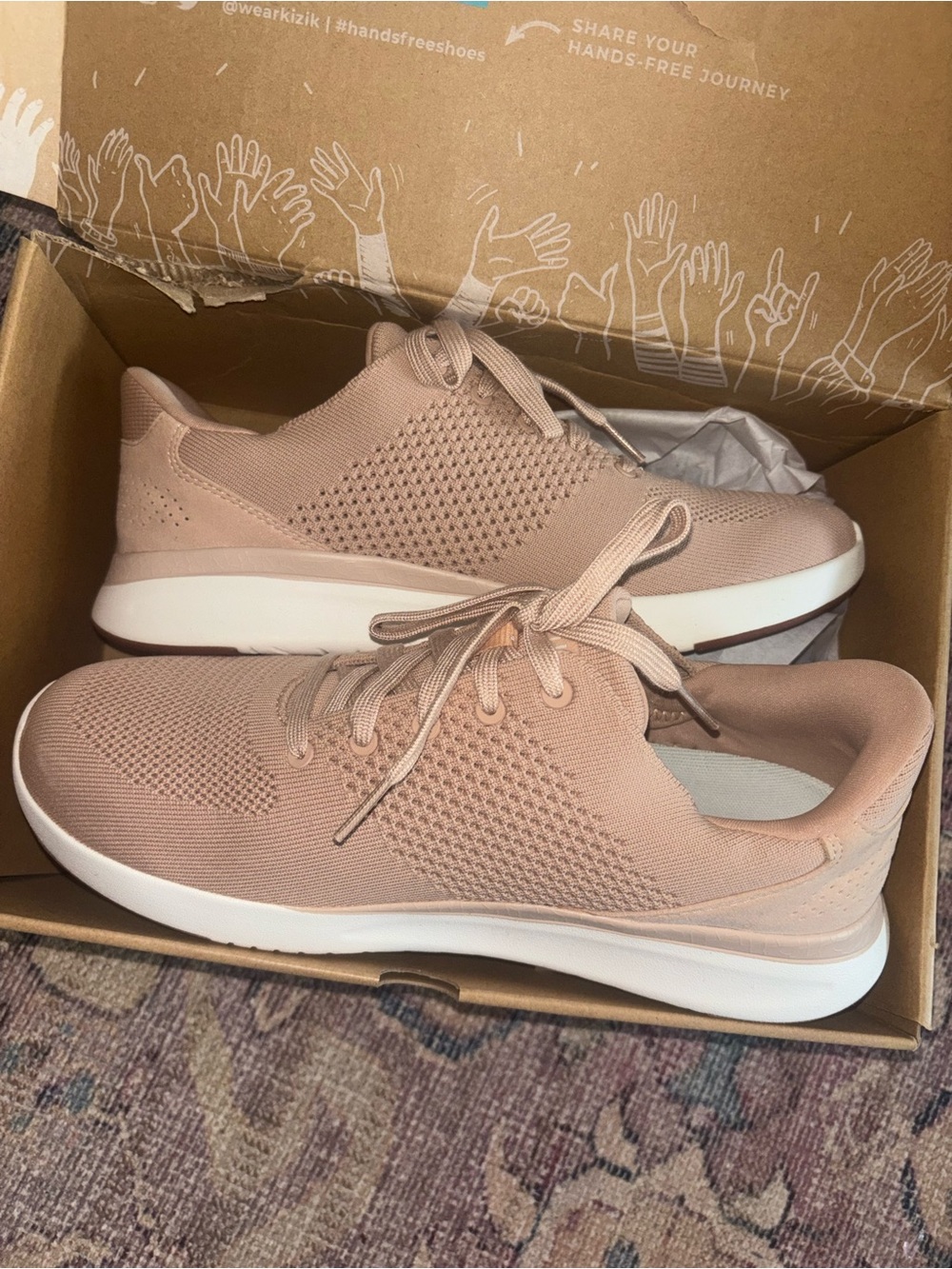 Kizik Slip-On Athletic Sneaker in Blush Pink - new in box - Picture 2 of 5